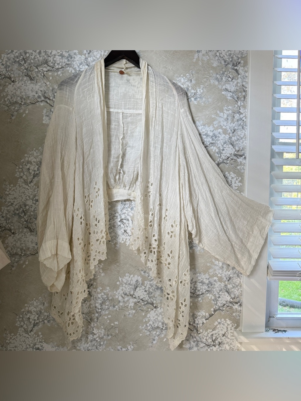 Free People Cream White Slouchy Eyelet Gauze Draped Kimono Cardigan M/L Boho